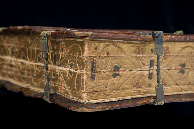 Illustration for article titled This beautifully bound book is actually six different texts in one